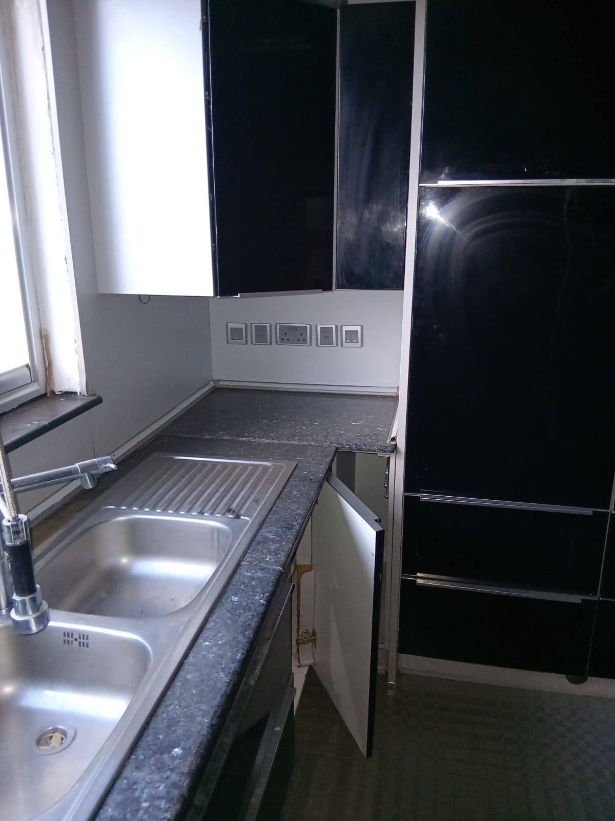 3 BEDROOM APARTMENT TO LET IN RIVERSIDE DRIVE