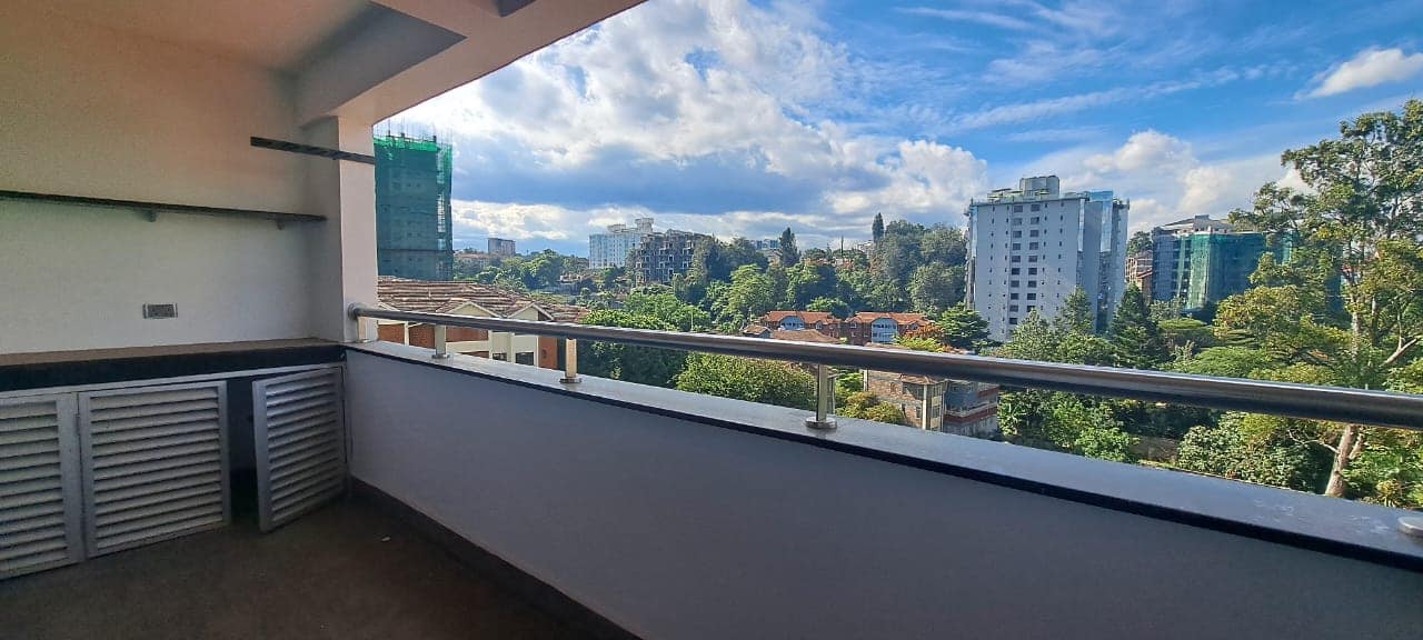 3 bedroom apartment to let in Riverside Drive