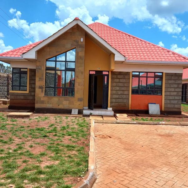 3 bedroom bungalow for sale in Kenyatta road.