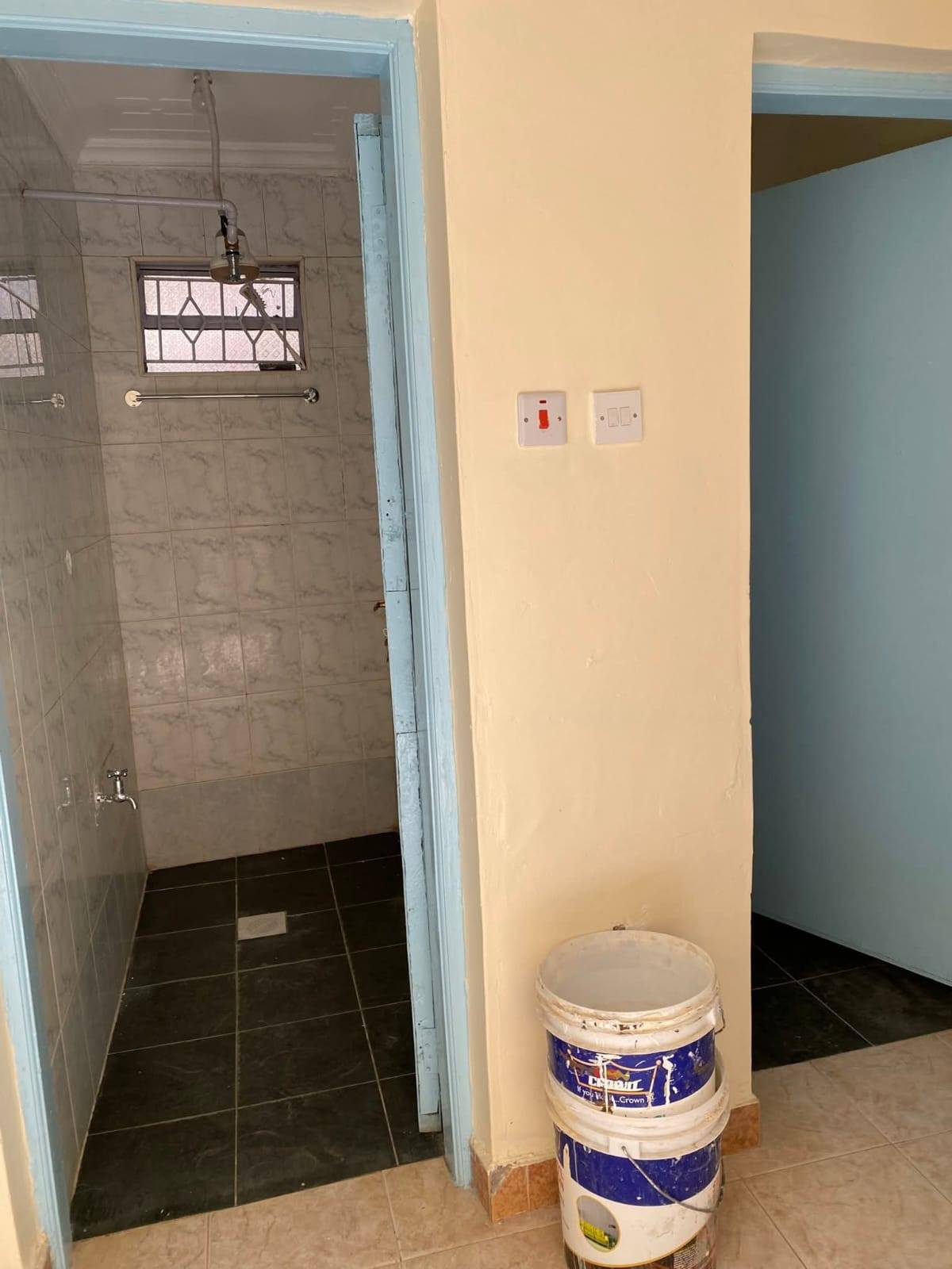 3 BEDROOM BUNGALOW OWN COMPOUND FOR RENT AT UTAWALA Image