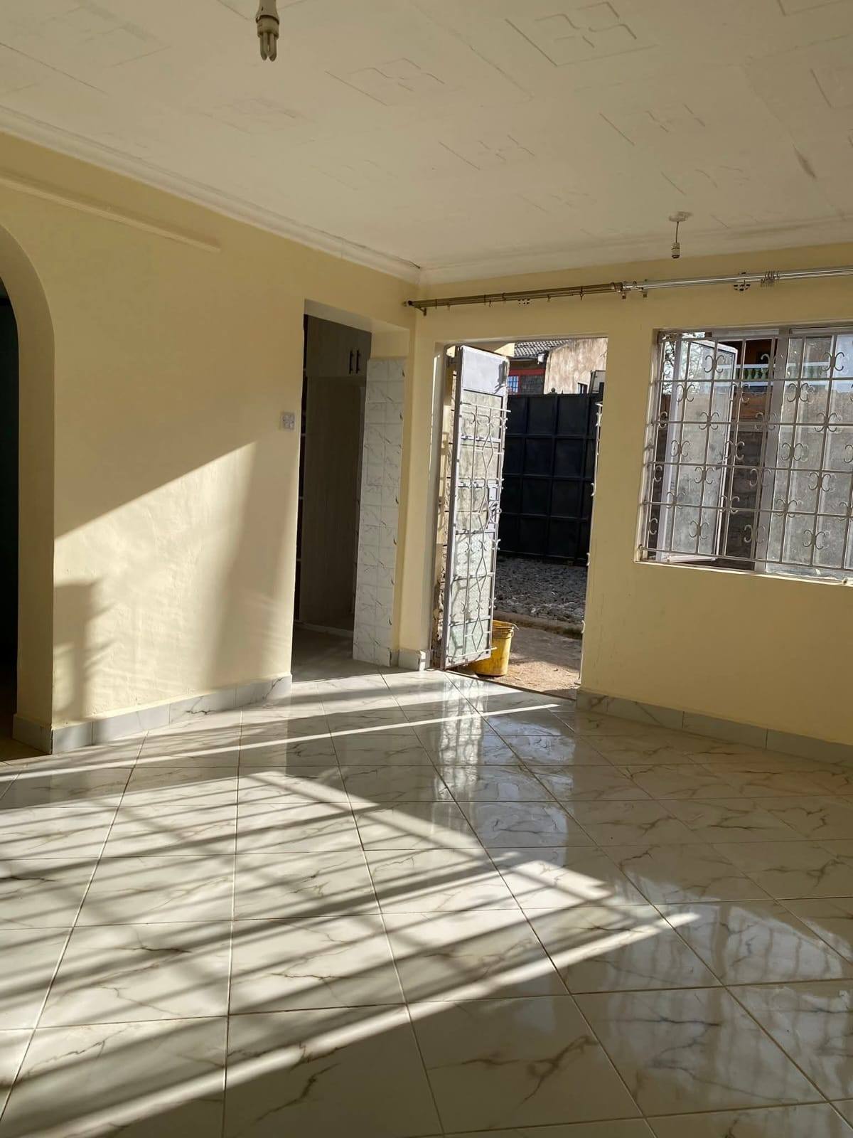 3 BEDROOM BUNGALOW OWN COMPOUND FOR RENT AT UTAWALA