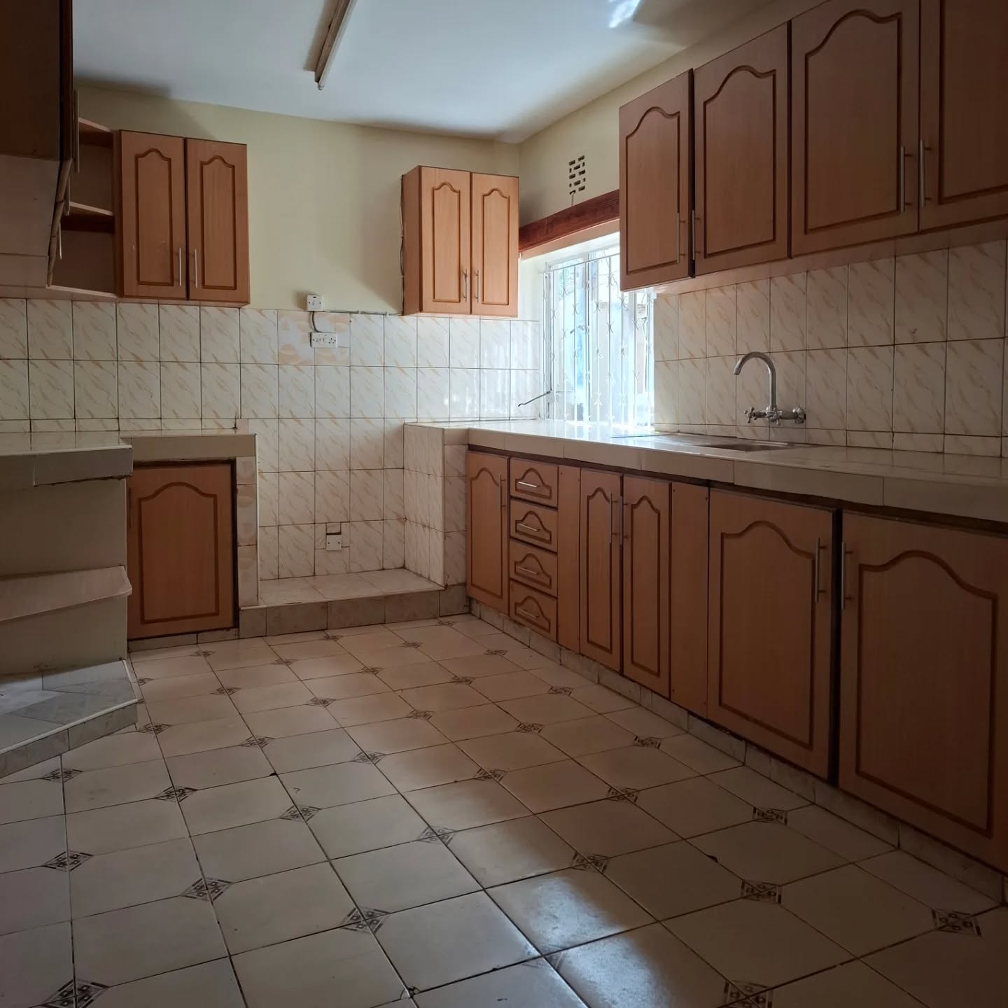 3 Bedroom Maisonette For Commercial Use To Let in Kileleshwa Image