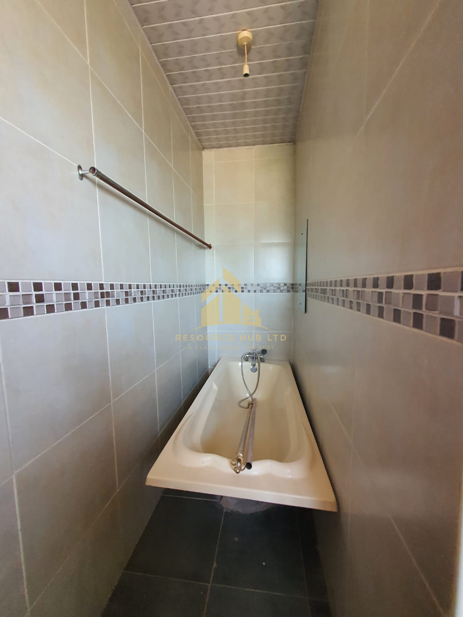 3 Bedroom Maisonette For Rent in Redhill Image