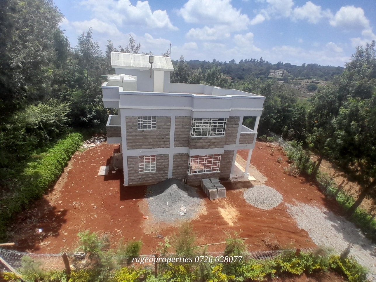 3 bedroom maisonette to let  in karen