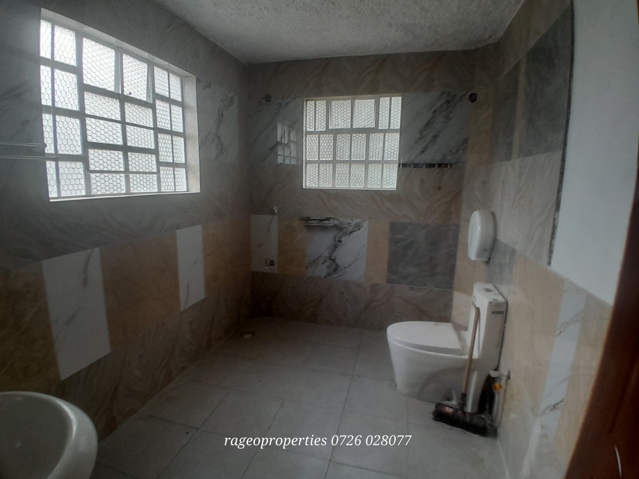 3 bedroom maisonette to let in karen Image