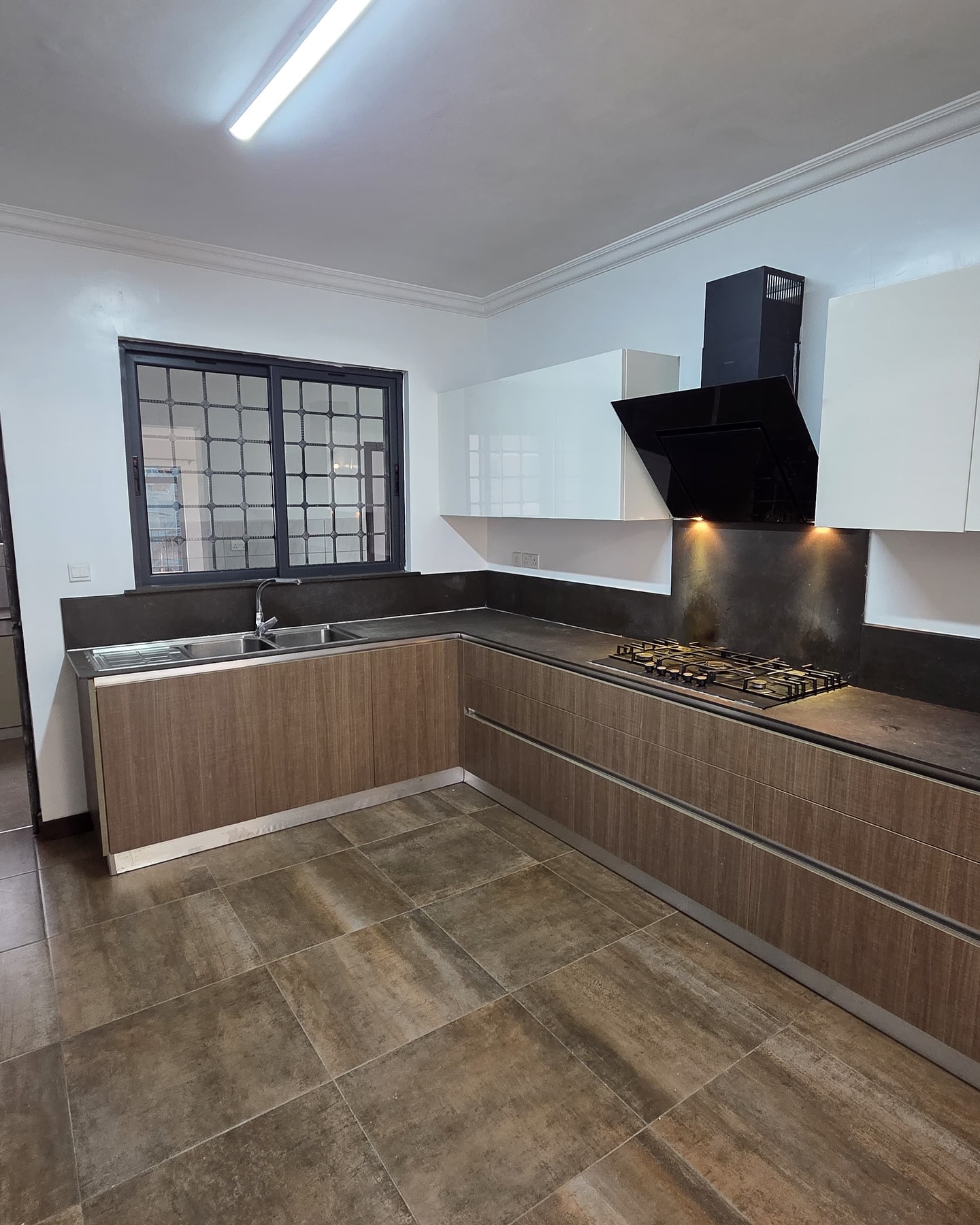 3 Bedroom Modern Apartment For Sale City Park Drive