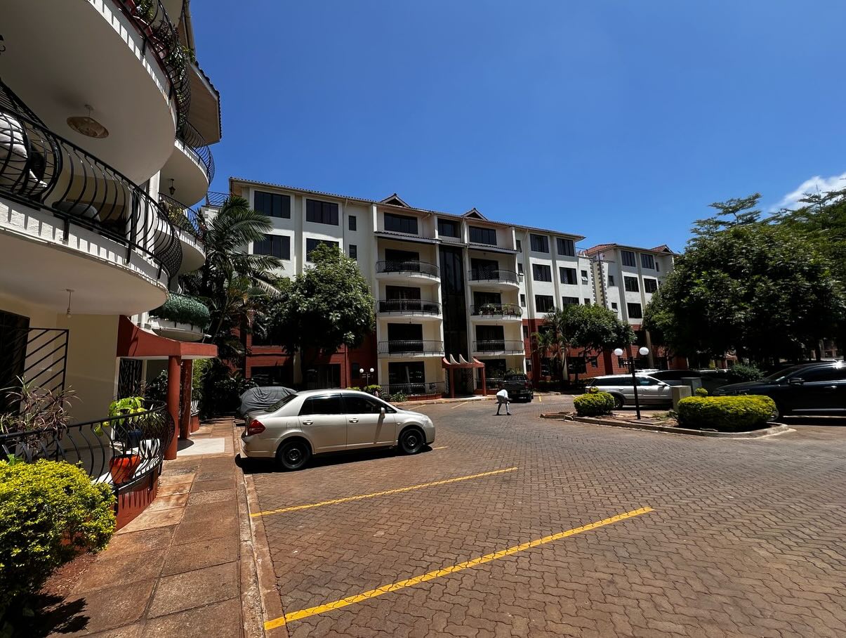 3-Bedroom Plus DSQ Apartment for Sale – Near Lavington Mall