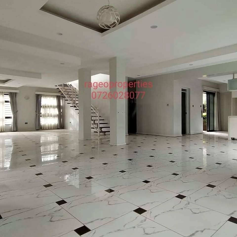 3 bedroom townhouse with sq to let in kerarapon drive Image