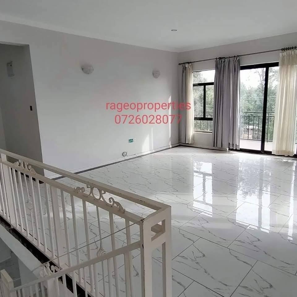 3 bedroom townhouse with sq to let in kerarapon drive Image