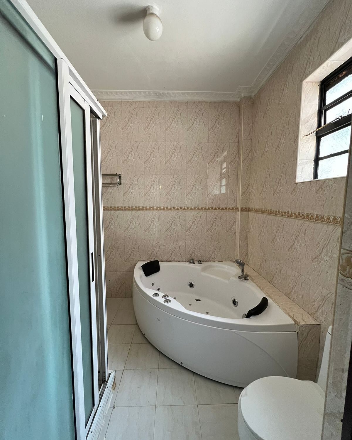 3 bedroom with dsq apartment to let in Kileleshwa Image