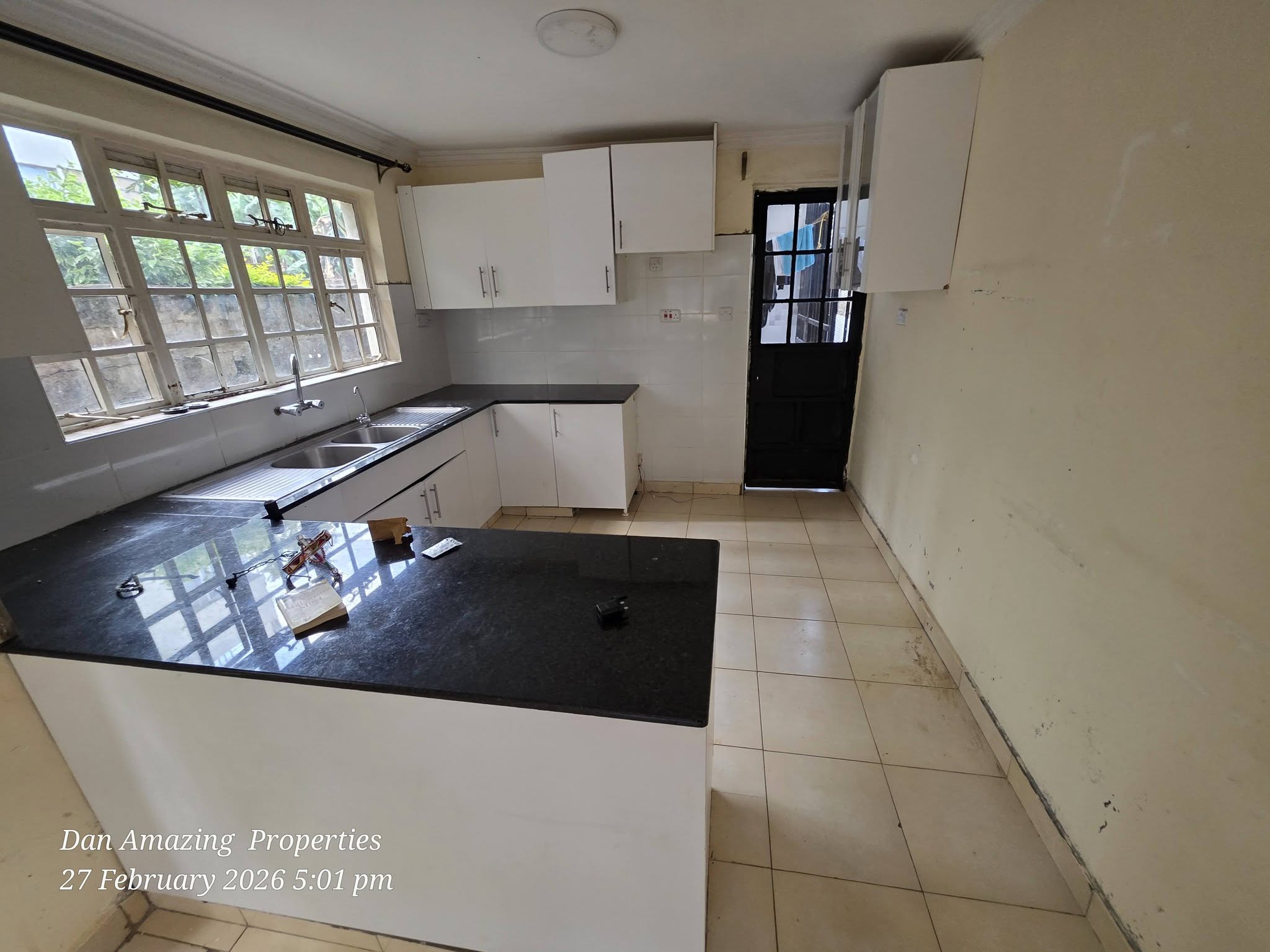 3 bedrooms maisonette all ensuite mansion plus dsq for rent in Ngong Image