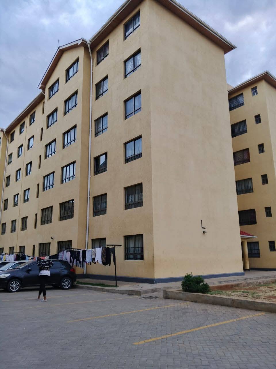 3 bedrooms master ensuite apartment to let in GREATWALL GARDENS ATHIRIVER.