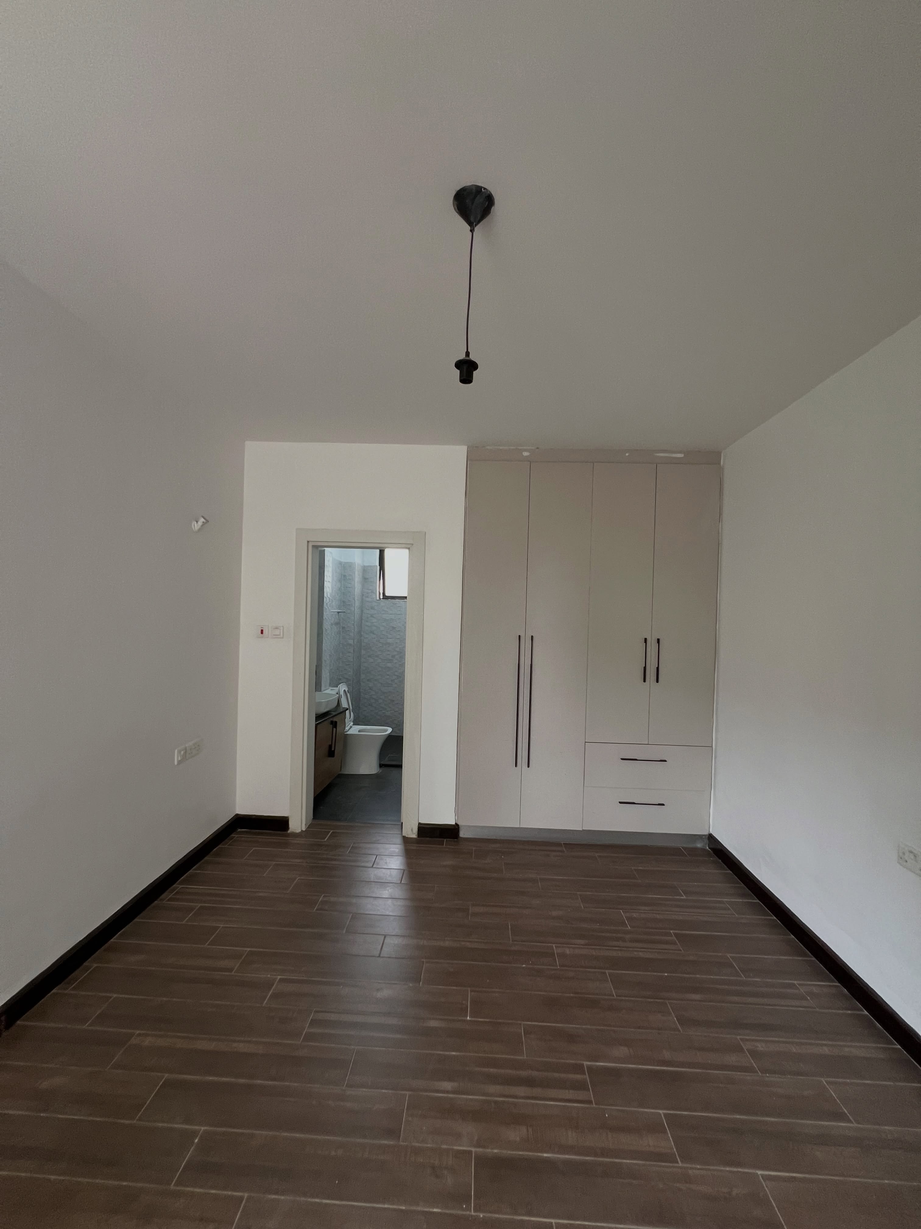 3bedroom plus sq apartment to let in Kilimani Image