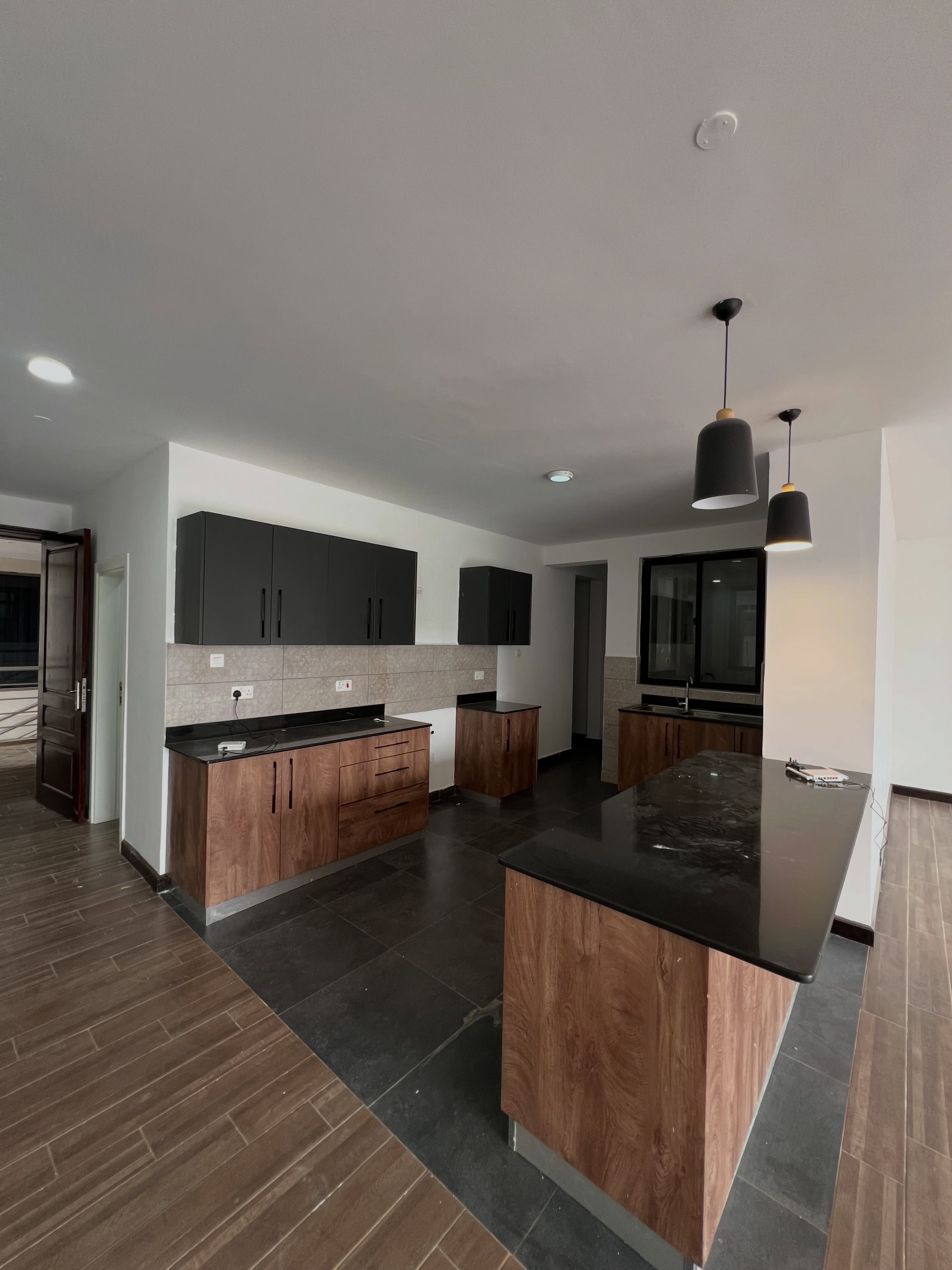 3bedroom plus sq apartment to let in Kilimani