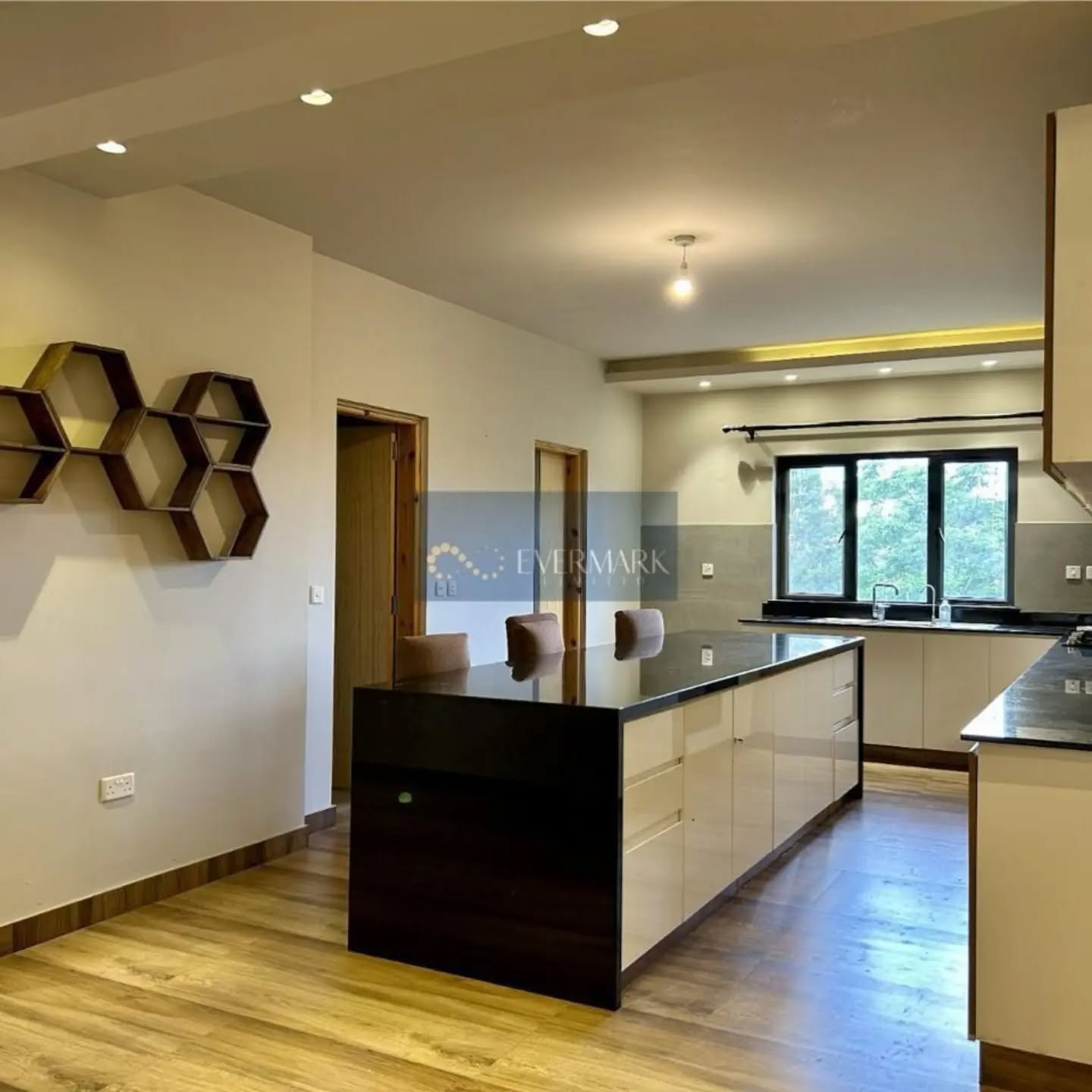 3Bedroom Unfurnished Apartment with DSQ To let in Mandera Road, Kileleshwa Image