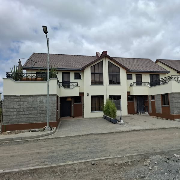 4 and 5 Bedroom Maisonette For Sale in Kitengela