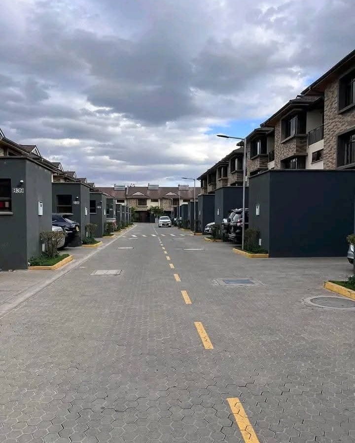 4 and 5 Bedroom Townhouses Plus DSQ For Rent in Syokimau, Katani Road
