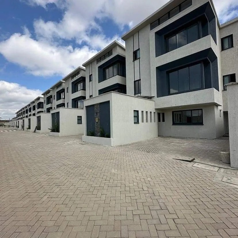 4 and 6 Bedroom Townhouses plus DSQ for sale in South C