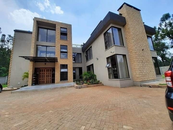 4 Bedroom All ensuite Townhouse plus DSQ For Sale in Karen