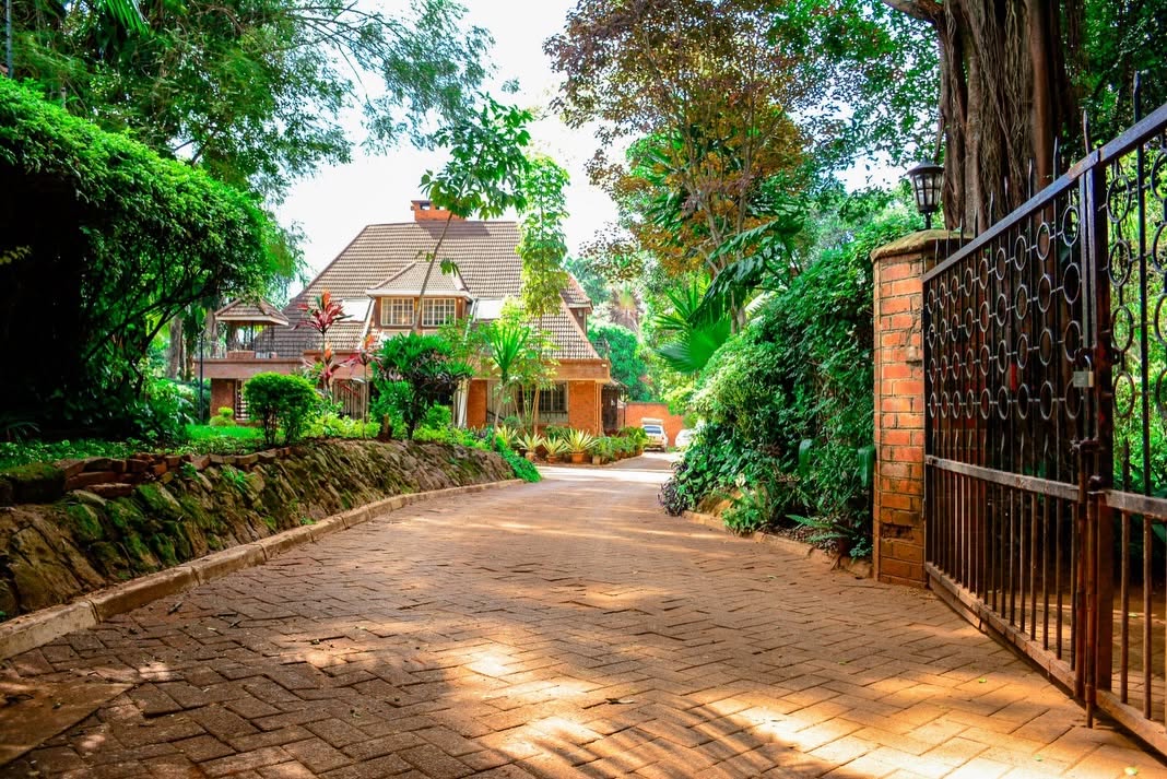 4 Bedroom Ambassadorial Maisonett plu DSQ For Rent in Old Muthaiga