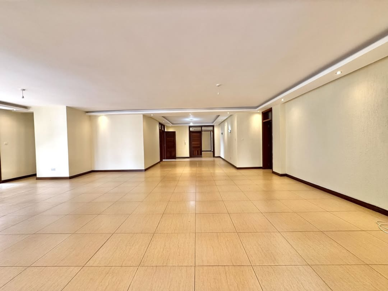 4 Bedroom Apartment Ensuite + DSQ Image
