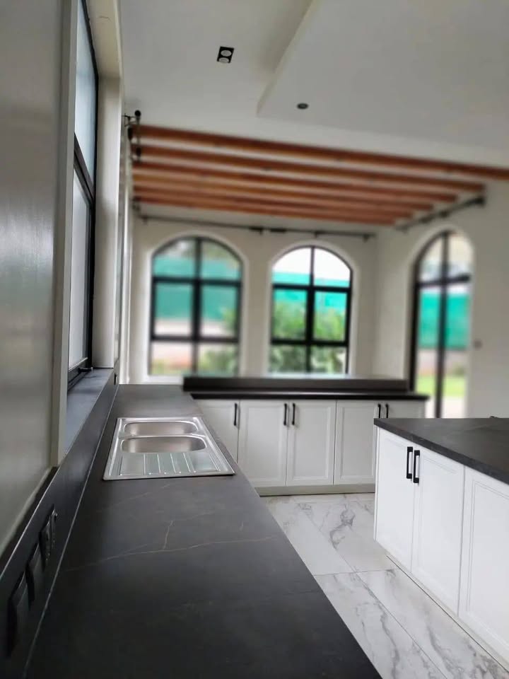 4 Bedroom Apartment Plus DSQ For Rent in Kilimani Image