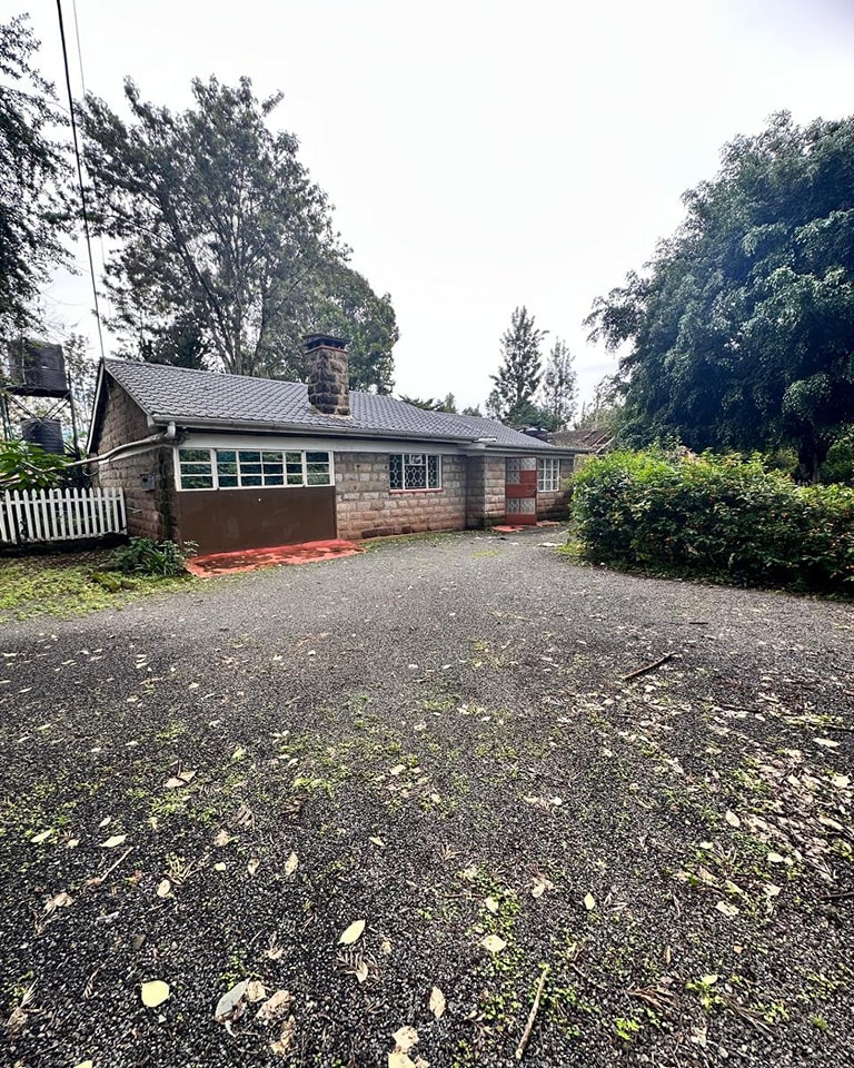 4 bedroom bungalow available to let In Karen