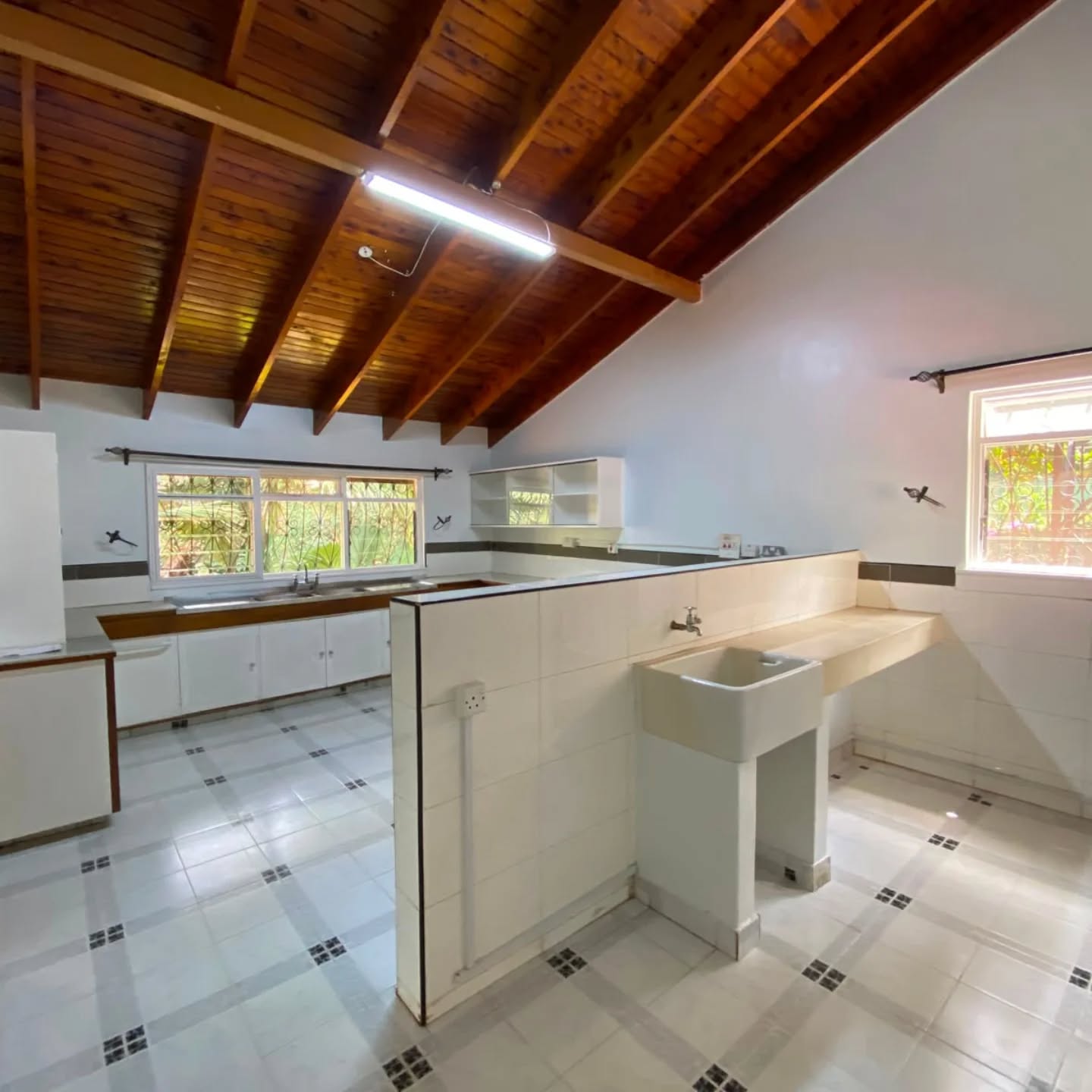 4 bedroom bungalow for rent in Runda Image