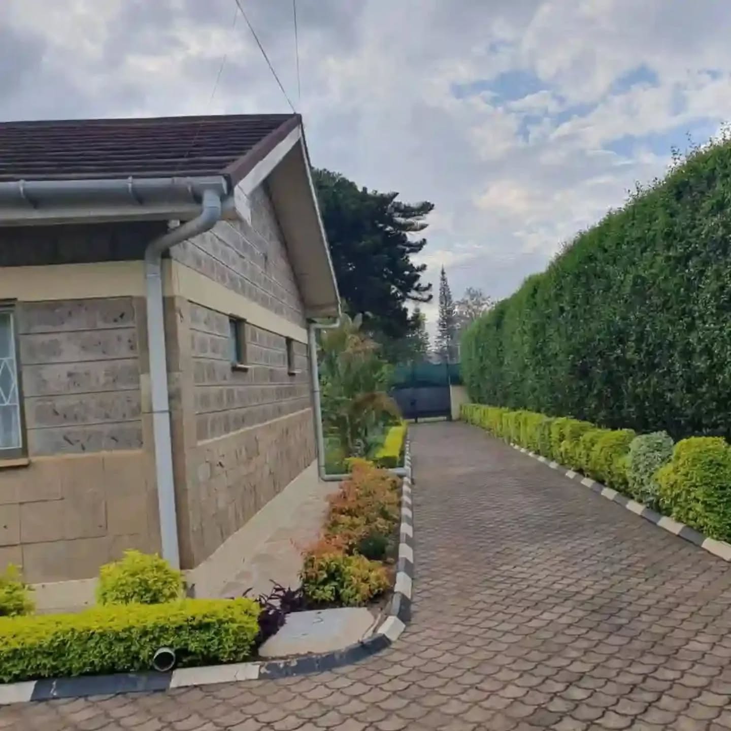 4 bedroom bungalow plus SQ for sale in Thome Estate