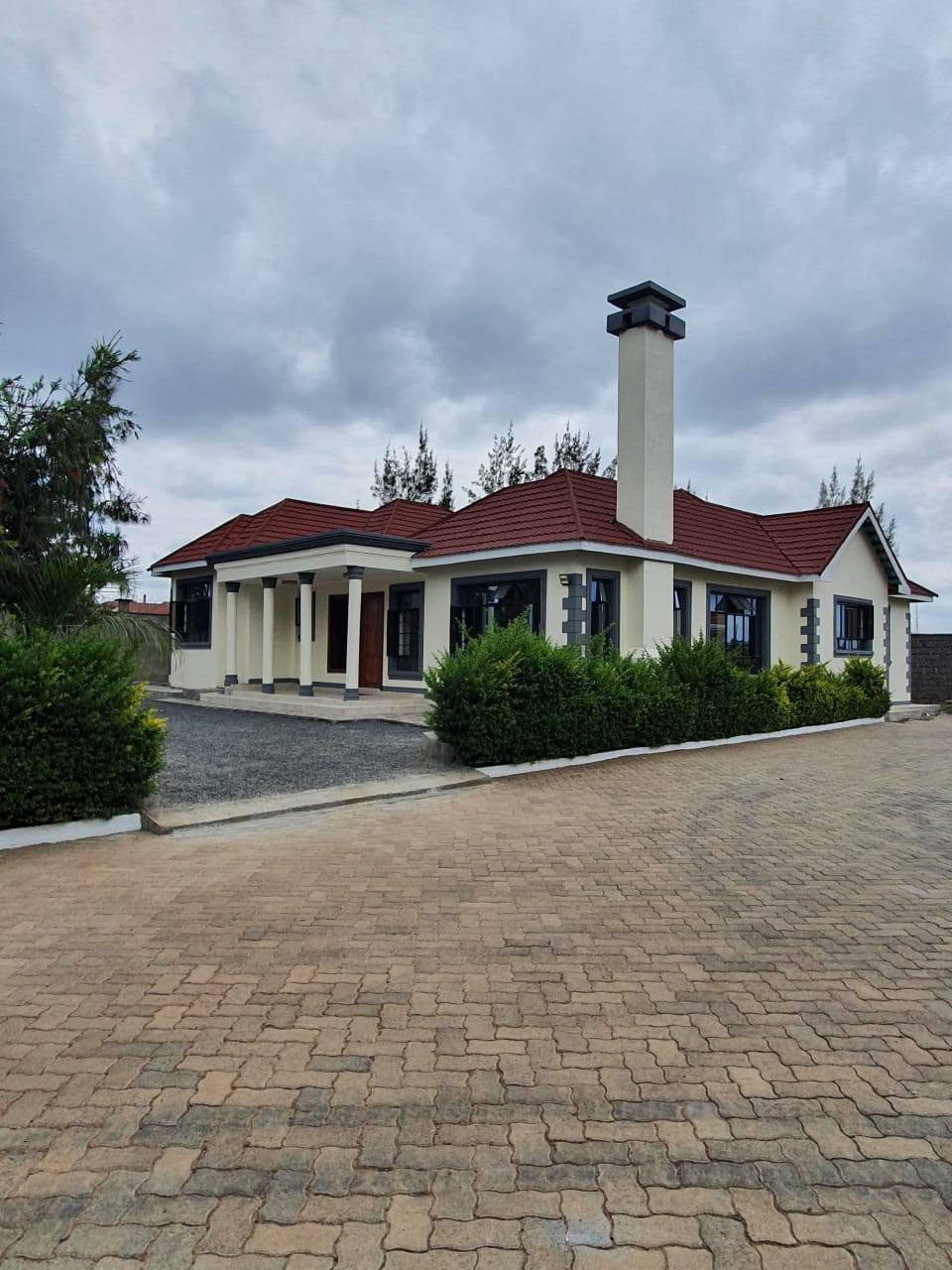 4 bedroom bungalow to let in karen