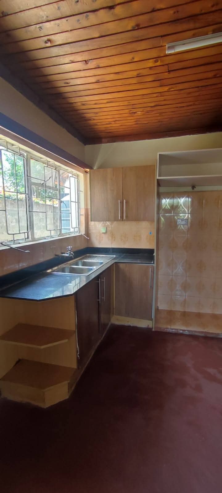 4 bedroom bungalow to let in Mountain view Image