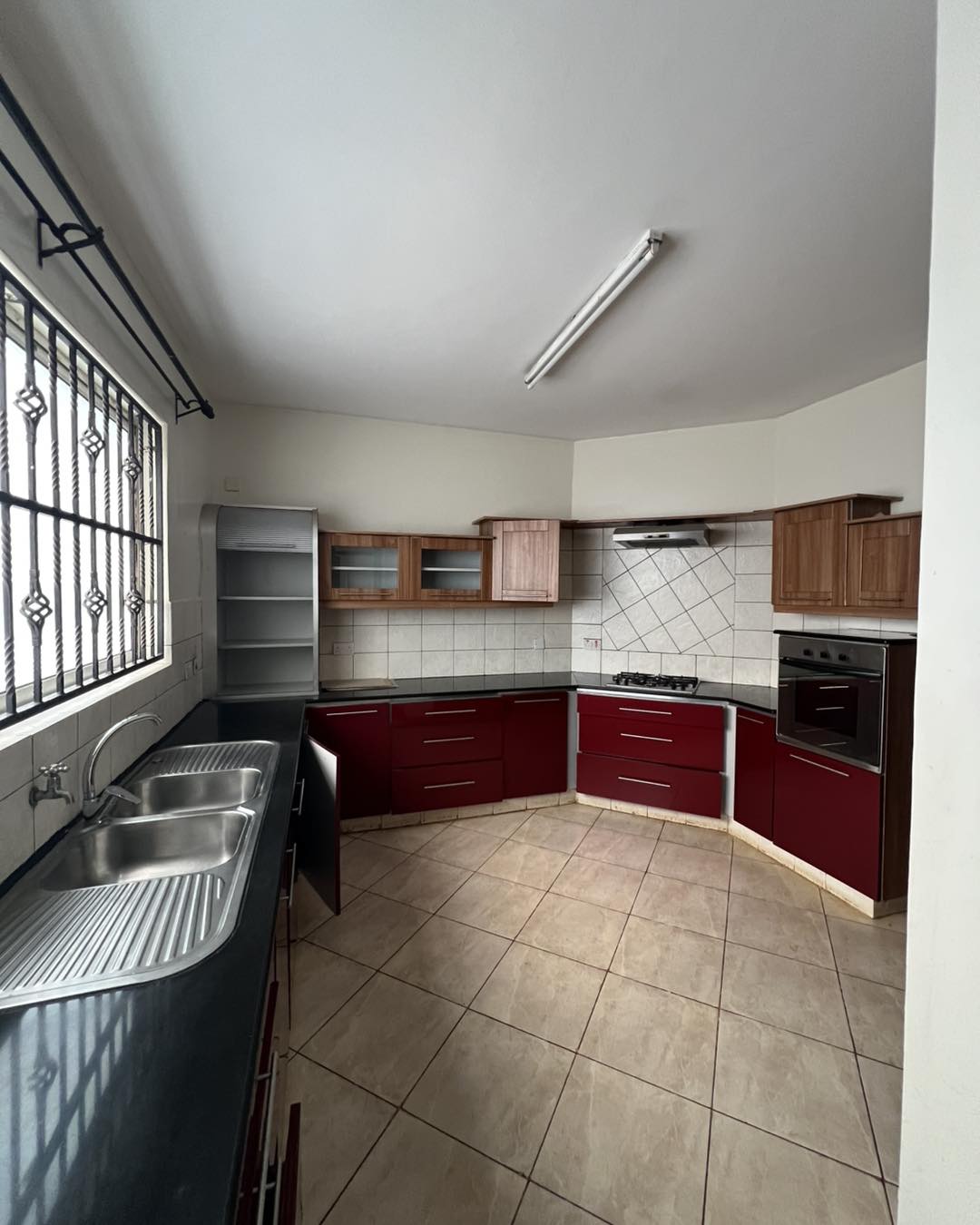 4-Bedroom + DSQ Townhouse To Let in Brookside Drive Image