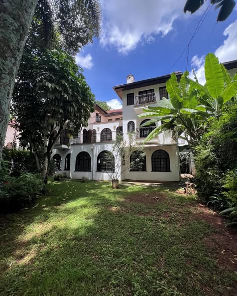 4-Bedroom + DSQ Townhouse To Let in Riverside Drive