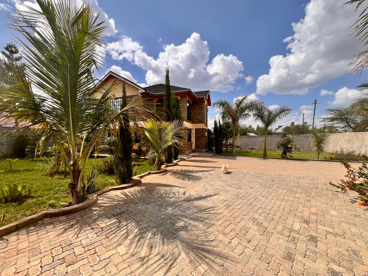 4 BEDROOM HOUSE ALL-ENSUITE Image