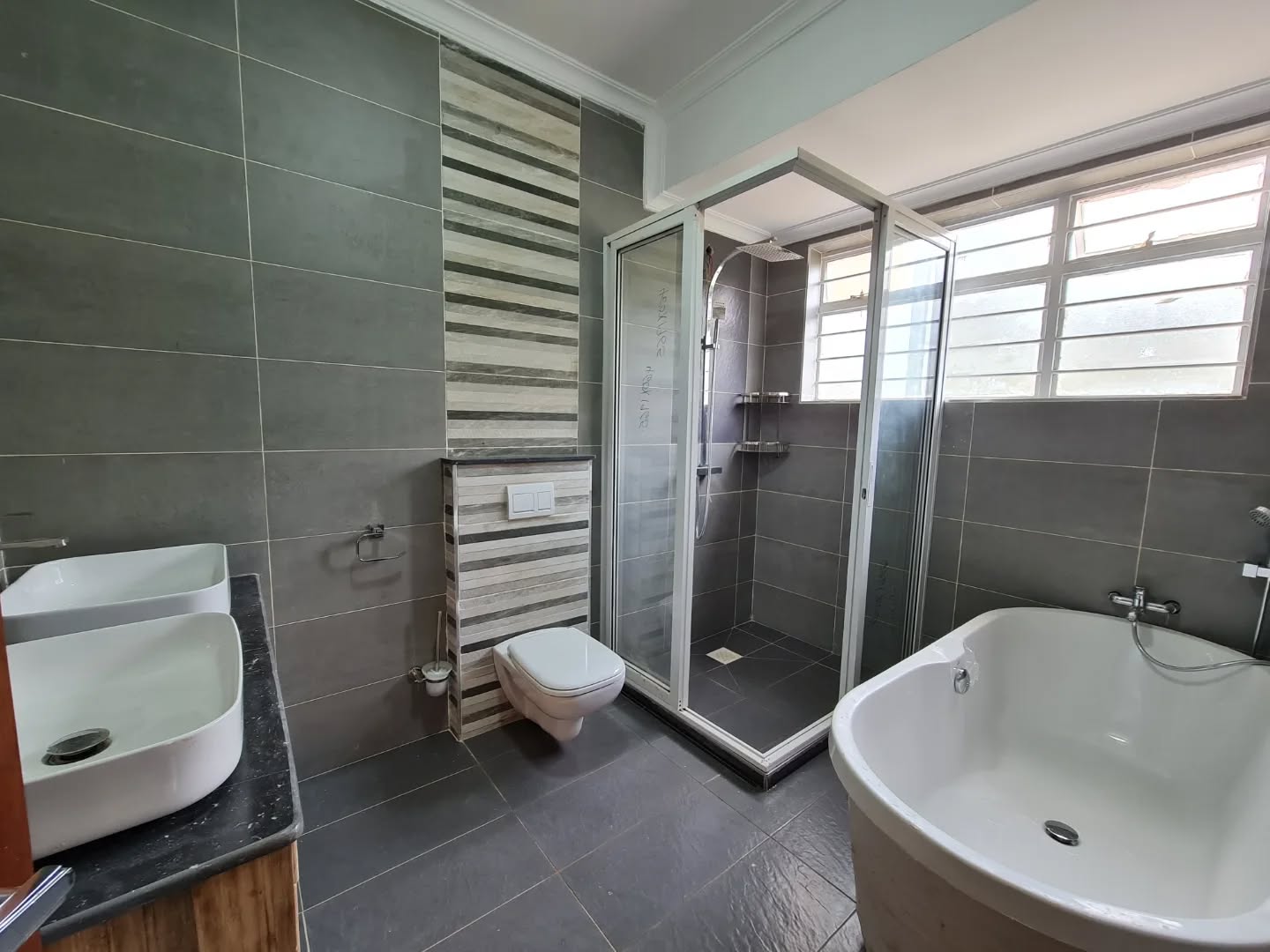 4-bedroom maisonette + 1-bedroom guest wing for rent in Kitisuru Image