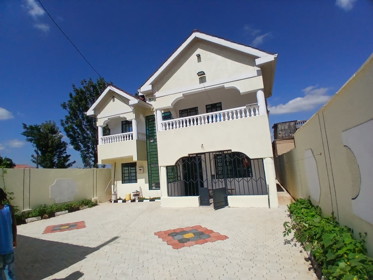4 bedroom maisonette all ensuite plus SQ for sale on Kenyatta Road, Muigai Image