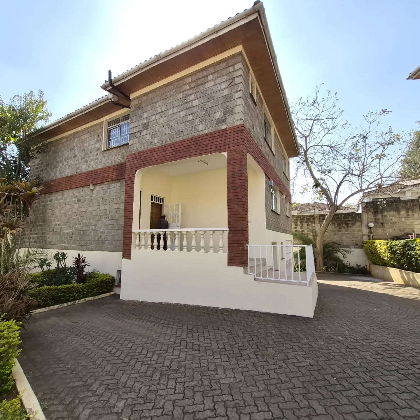 4 Bedroom Maisonette + DSQ For Sale in Lavington