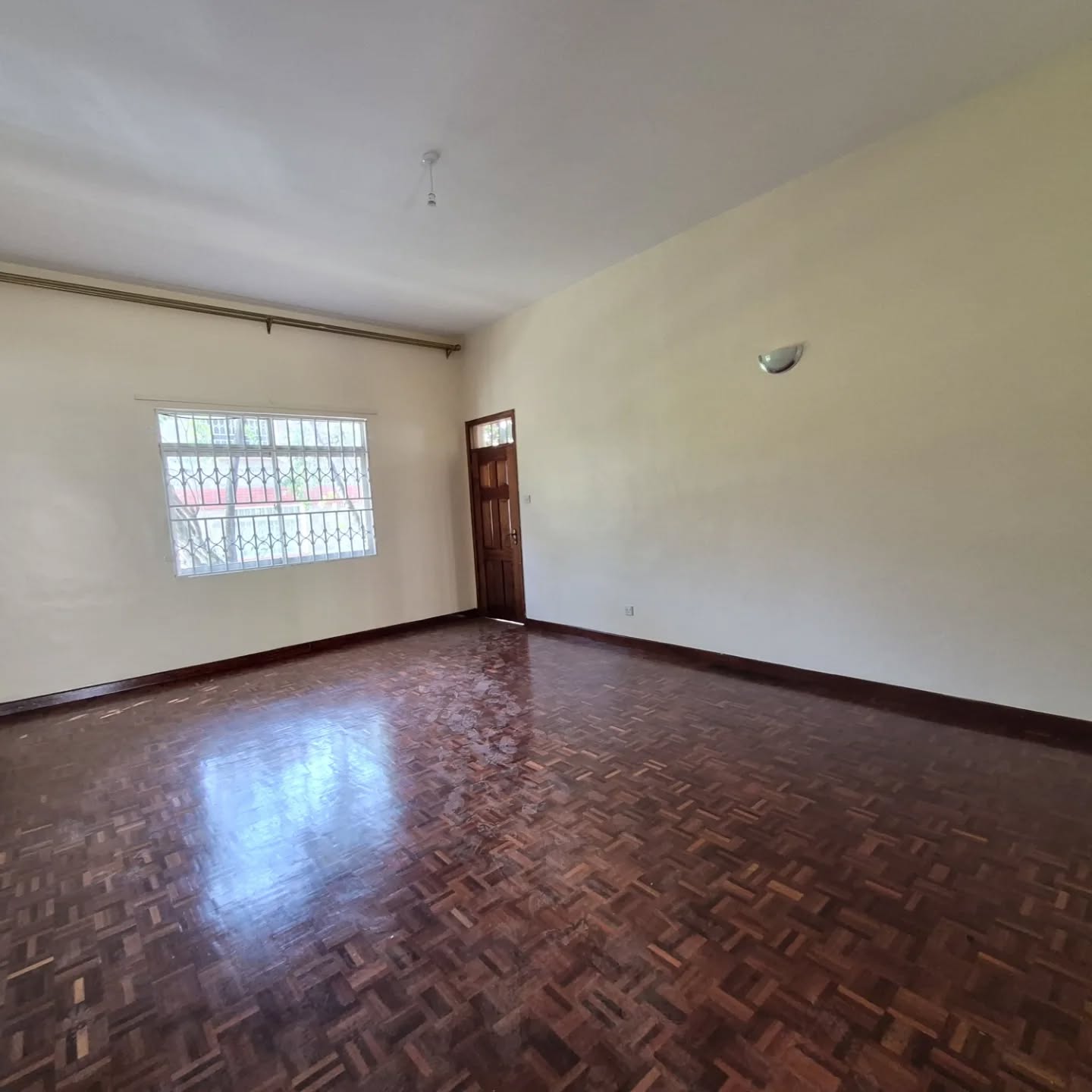 4 Bedroom Maisonette + DSQ For Sale in Lavington Image