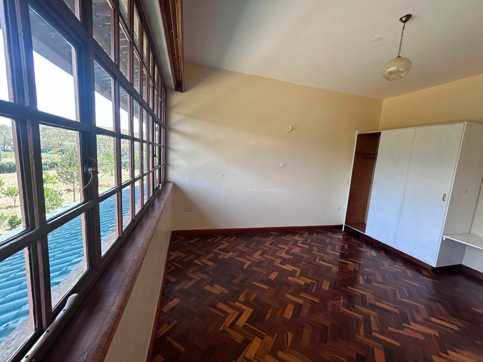 4-Bedroom maisonette + DSQ on 1 Acre ffor sale in naivasha , kijani estate Image