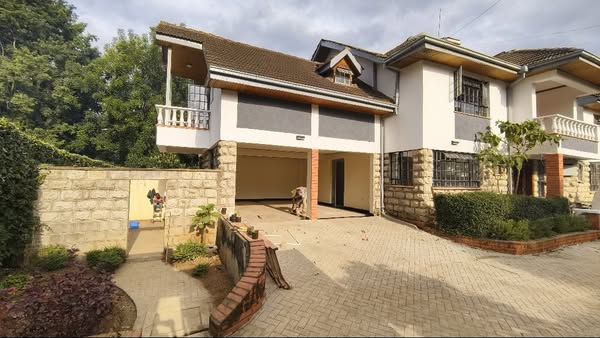 4 Bedroom Maisonette + DSQ To Let in Old Runda