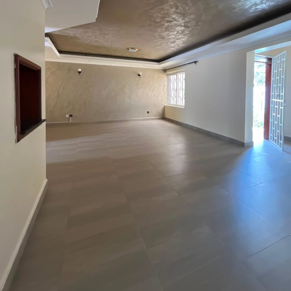 4 Bedroom Maisonette + DSQ To Let in Parklands