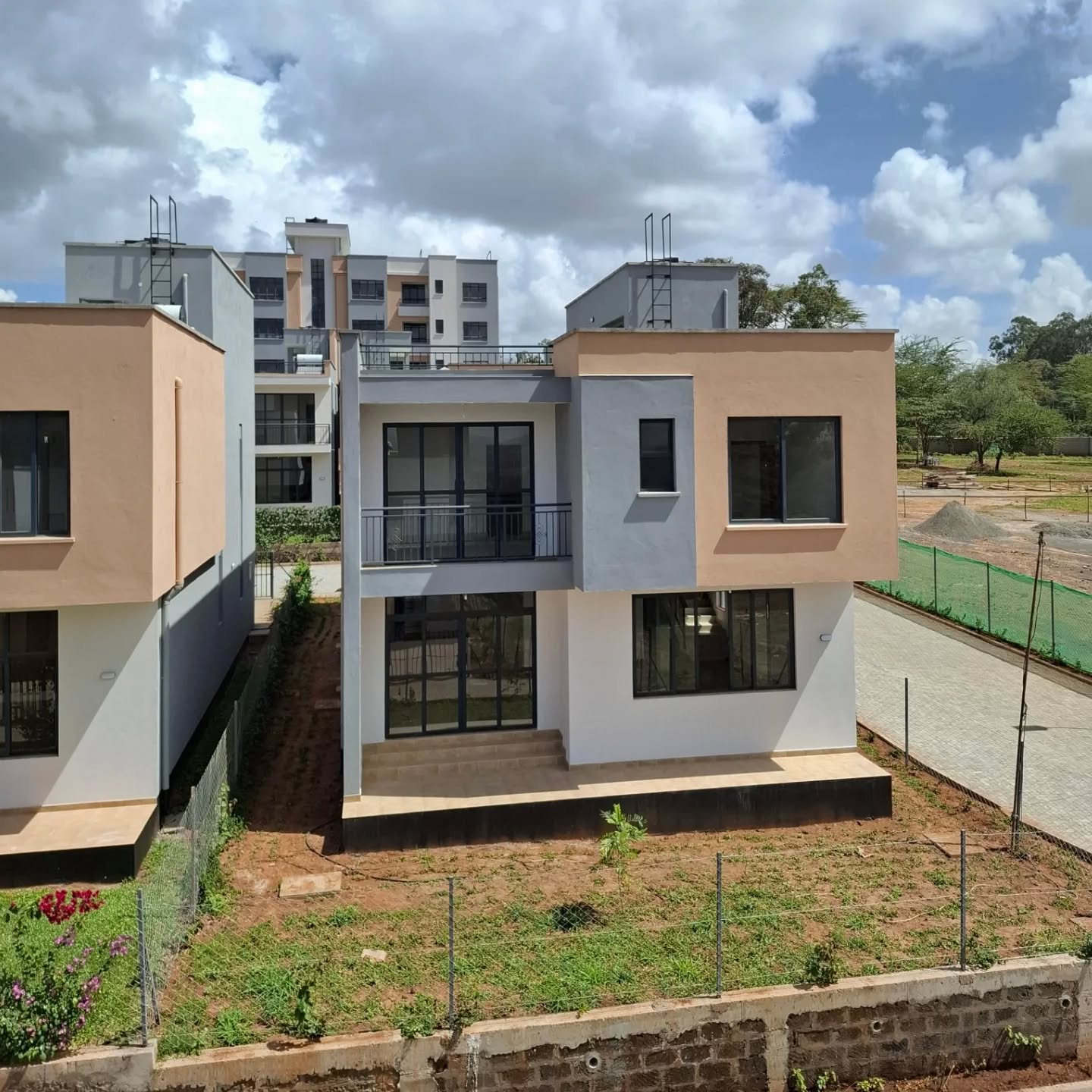 4 bedroom maisonette +dsq(All ensuite) for sale Off Mombasa Rd