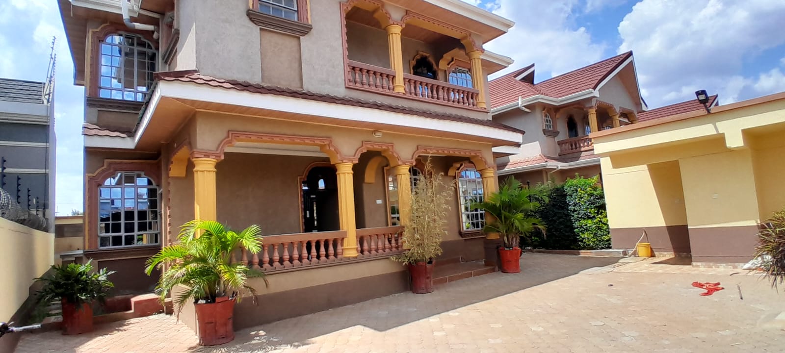 4 bedroom maisonette for rent along Kenyatta road