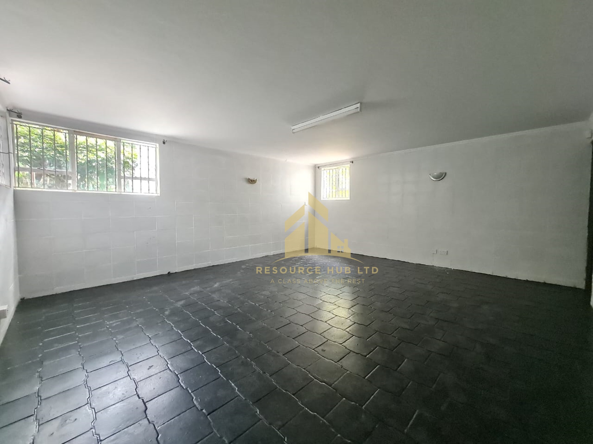 4 bedroom maisonette for rent in Gigiri Image