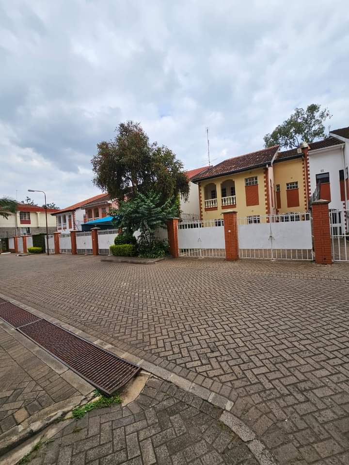 4 bedroom maisonette for rent in Lavington