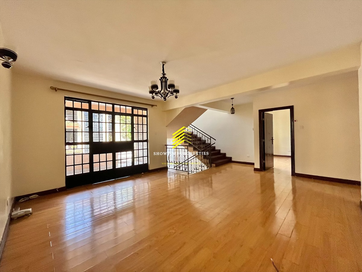 4 bedroom maisonette for sale in Lavington