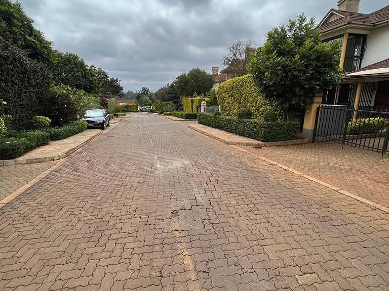 4 bedroom Maisonette For Sale in Loresho Image