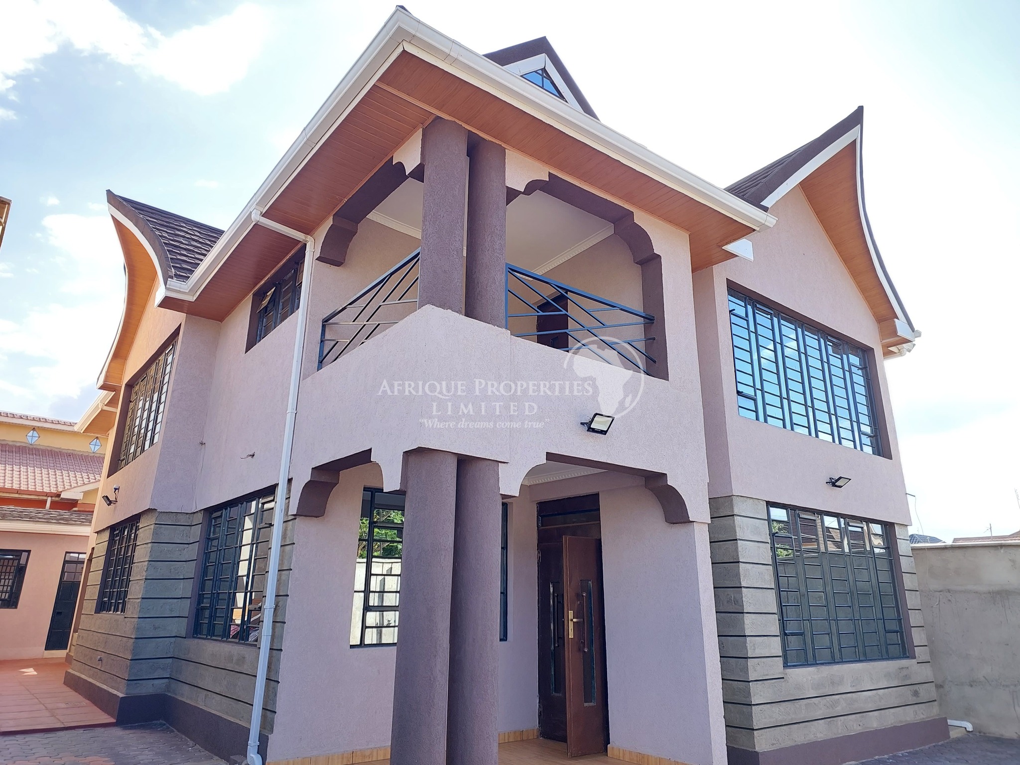 4 Bedroom Maisonette For Sale in Membey Park Estate