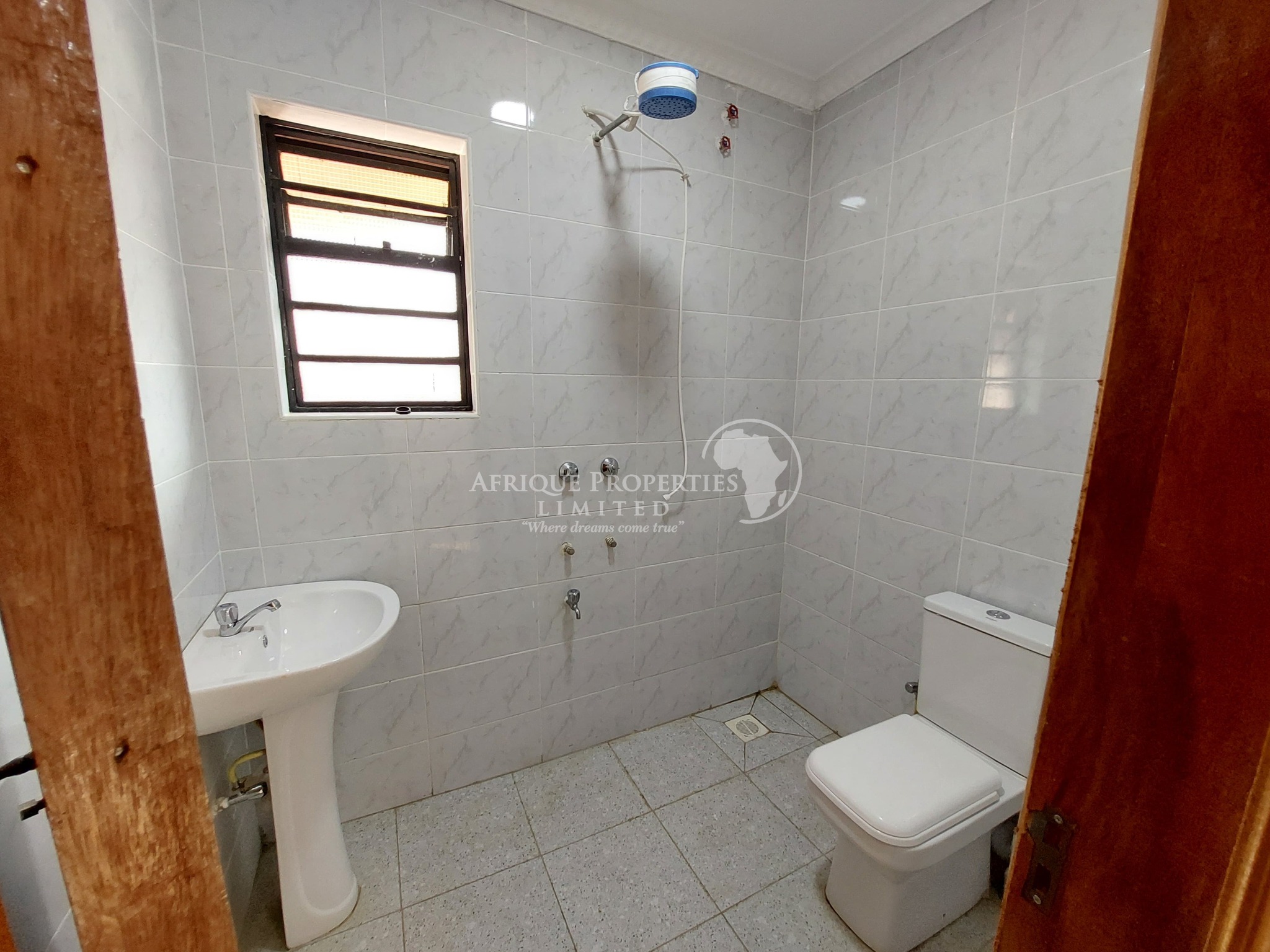 4 Bedroom Maisonette For Sale in Membey Park Estate Image