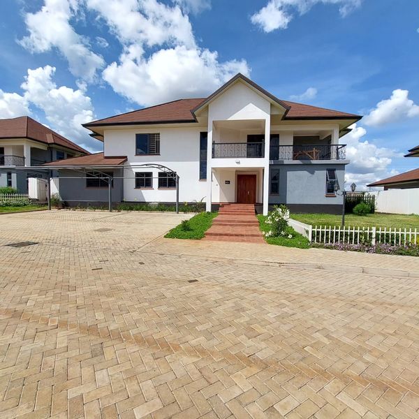 4 bedroom maisonette for sale or for rent along Kiambu road